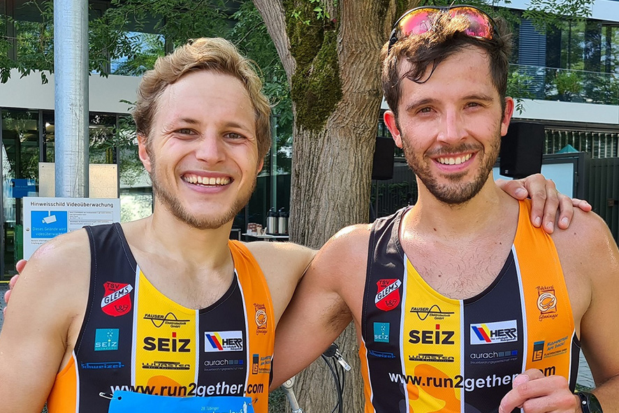 Nach langem mal wieder im Ziel nach einem Rennen: Luca Hauser und Tobias Stanienda von links in Tübingen